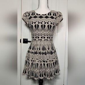 Trixxi▪︎ Elegant Black and Cream Lace Dress▪︎Zip Back▪︎ Size 1 Junior 🖤🔥
